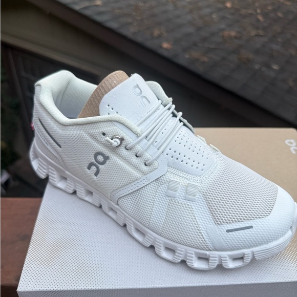 On Running Cream Athletic Shoes - Picture 4 of 9